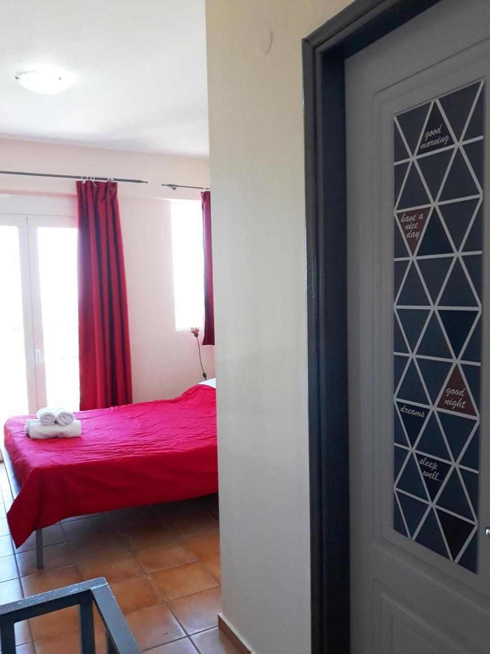 Point Twins Apartments Vrontádos Екстериор снимка