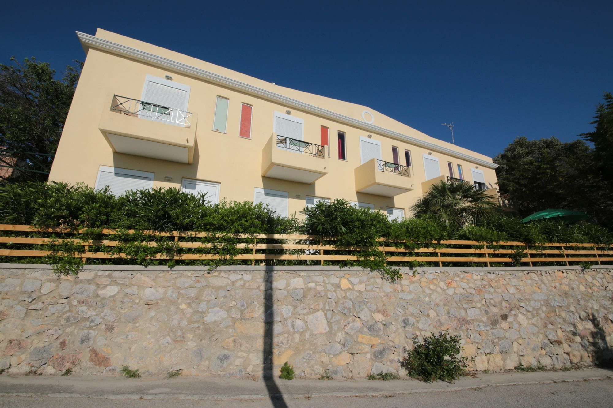 Point Twins Apartments Vrontádos Екстериор снимка